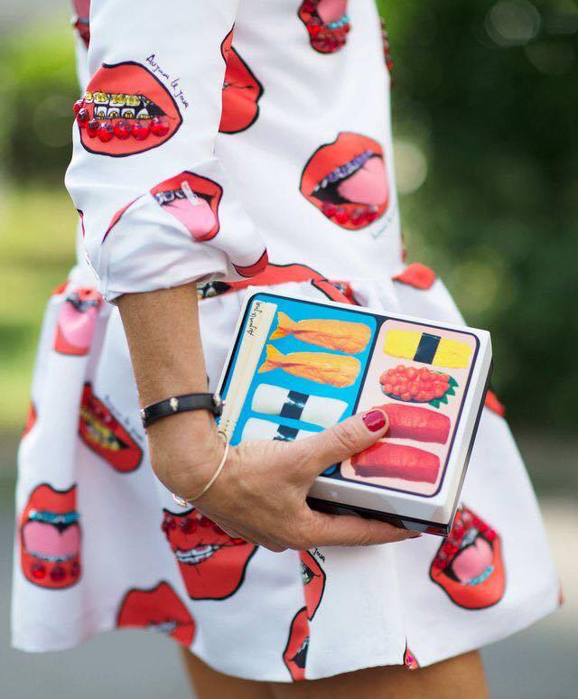 Με lip prints και πουά denim καλωσορίζουμε την&nbsp;Άνοιξη