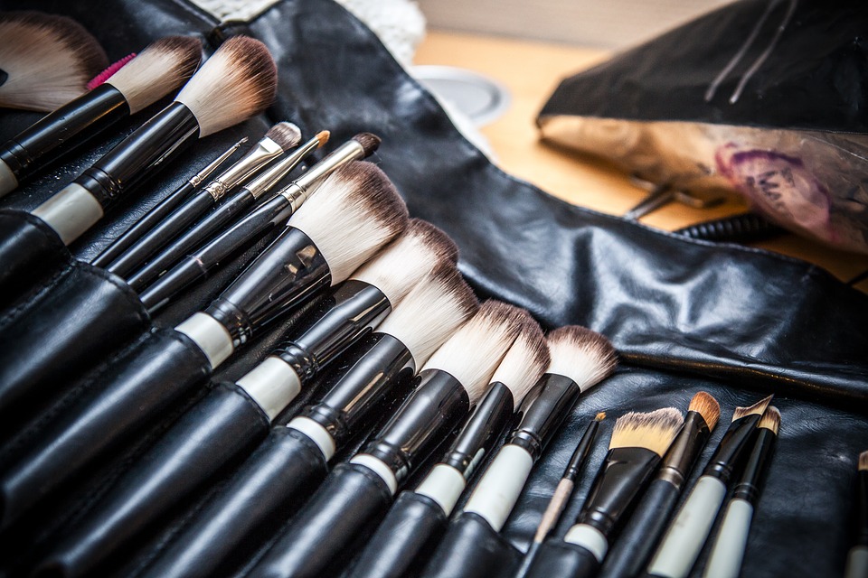 Beauty :) Make up στην παραλία. Εχθρός ή φίλος του δέρματος;