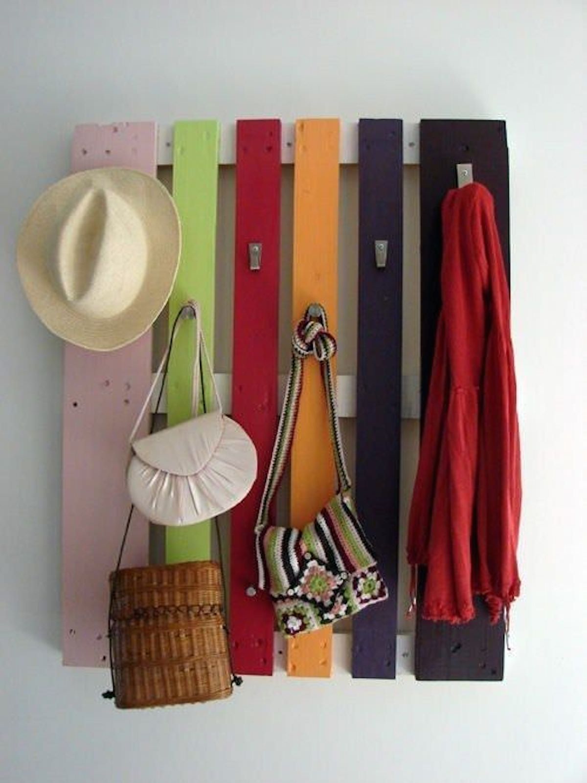 25-wall-mounted-coat-and-scarf-rack-pallet-project-homebnc