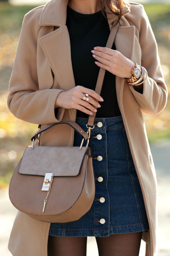 Button Skirt : Η ιδιαίτερη φούστα που φέτος αγαπάνε οι bloggers – 4+1 τρόποι για να την&nbsp;φορέσετε