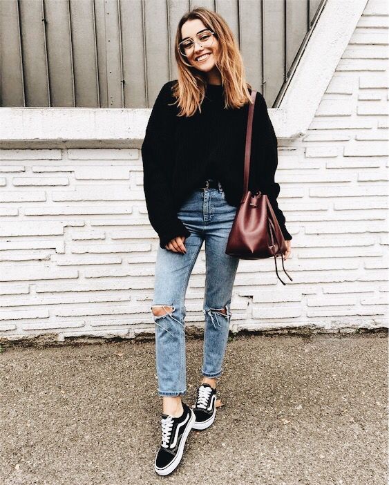 Τα sneakers που λατρεύουν τώρα τα it girls
