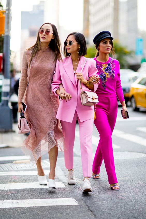 Το Colorful trend που αγαπούν οι fashionistas και ήδη έχει κατακλύσει το&nbsp;Instagram